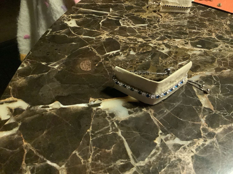 Billede af Armbånd blå/hvid 
