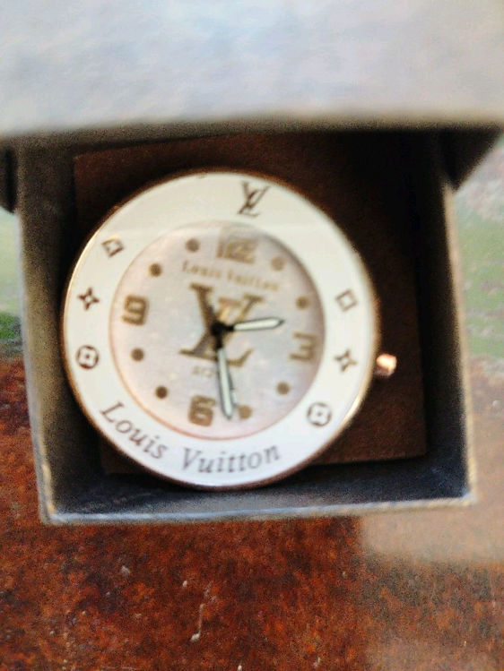 Billede af Louis Vuitton , 25 år, nye batteri , uden rem.
