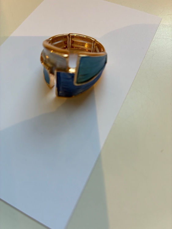 Billede af Gylden ring med blå og hvid sten