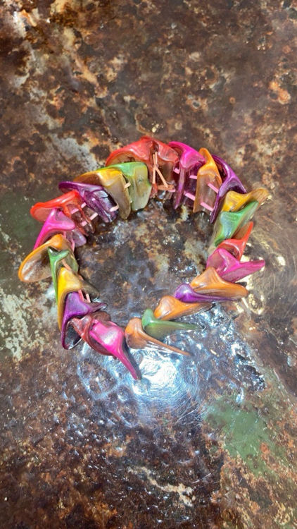 Billede af Farverig Shell armbårn.
