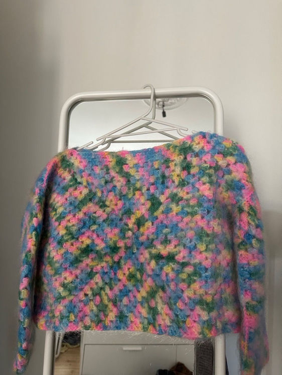 Billede af håndfarvet fluffy mohair sweater