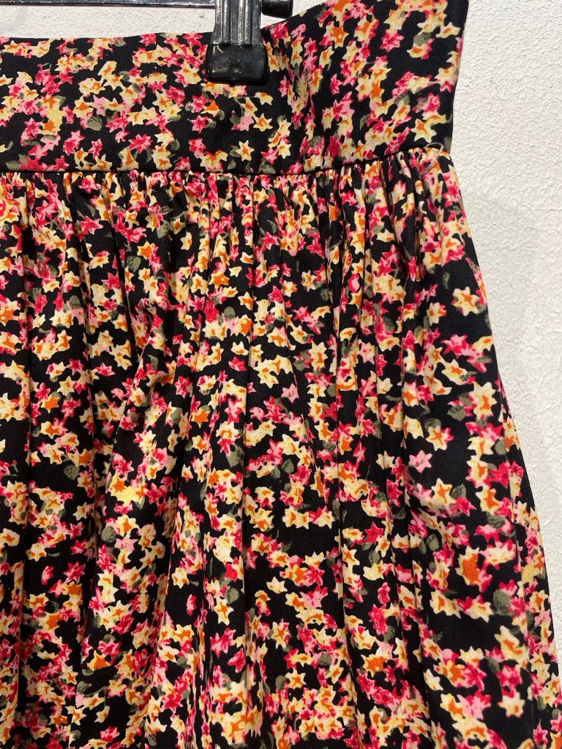 Billede af H&M blomstret nederdel