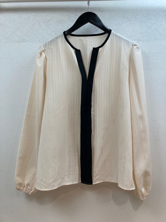 Billede af Ny beige bluse med sort ned i midten