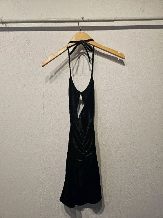 Billede af Zara super fed velvet kjole m.cut outs 