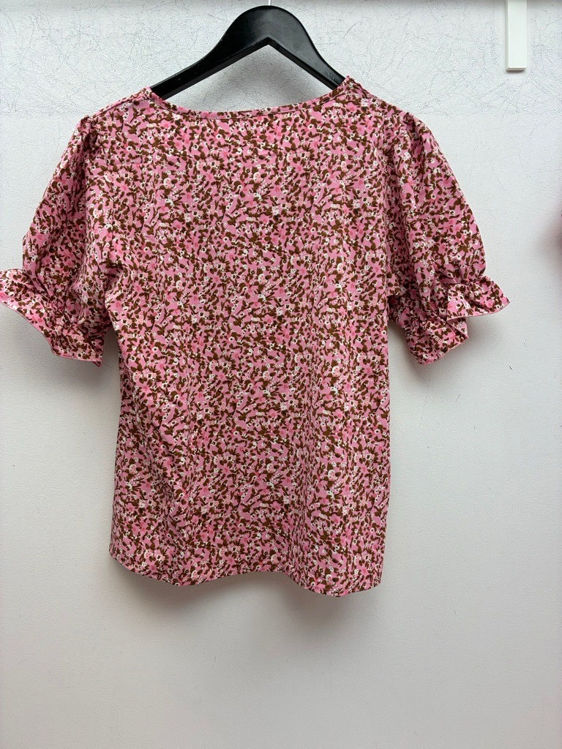 Billede af Nu blomstret bluse med rynk på ærmet