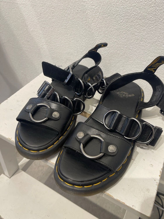 Billede af Dr. Martens sandaler