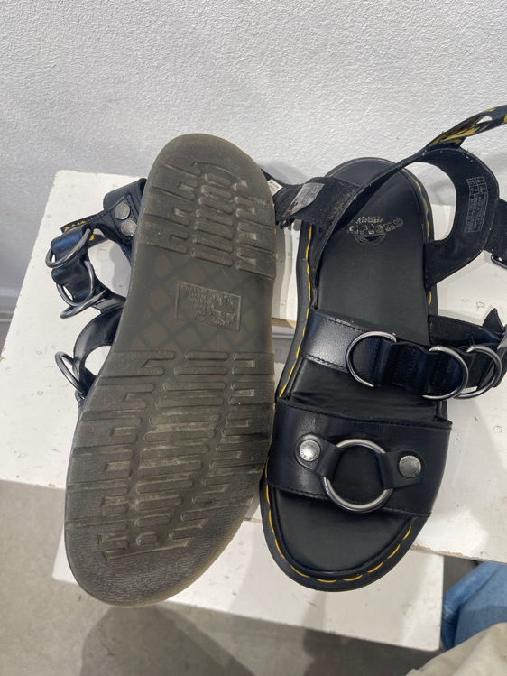 Billede af Dr. Martens sandaler