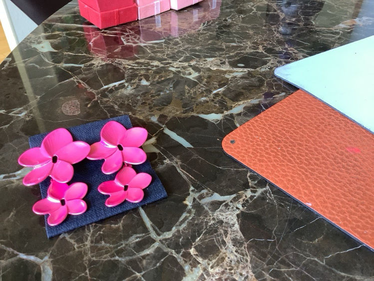 Billede af Øre. Pink BLOMST 
