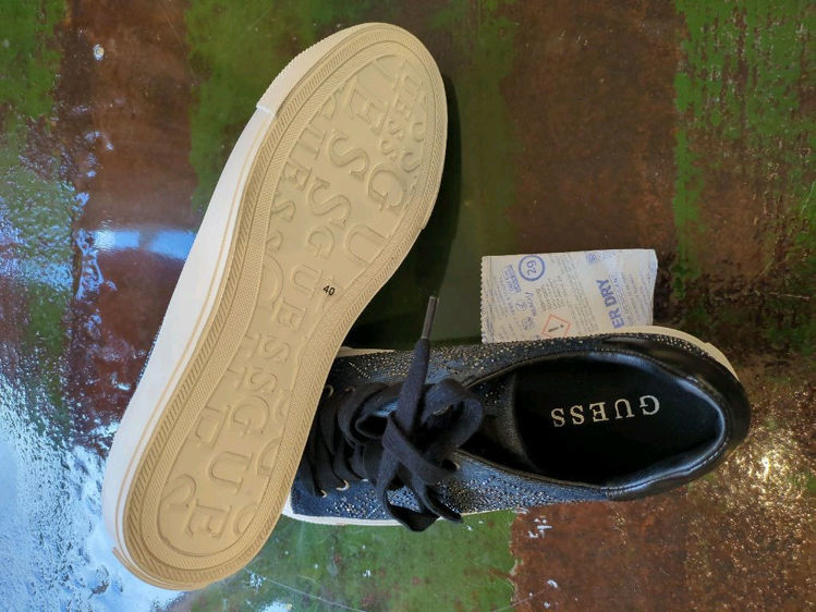 Billede af GUESS sneakers sort bling bling hvid sål 